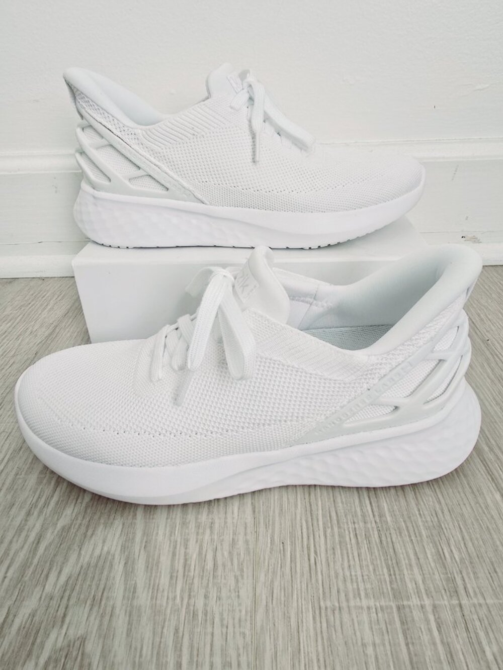 Kizik Athens White Slip On Sneakers Shoes Knit Unisex Mens 6 - Womens 7.5